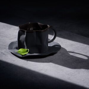 Filiżanka pogięta - duża 250 ml / grafitowa porcelana